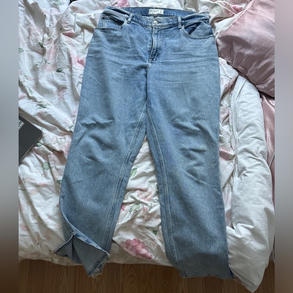 Abercrombie Curve Love Jeans - Picture 1 of 3